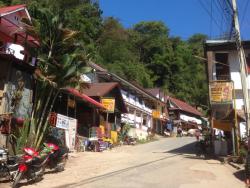 La rue principale de Pakbeng