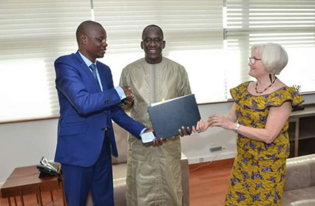 Mr. Mor NGOM, ministre,maire de Dangalma ,Mr. Abdoulaye Diouf SAAR, ministre de la santé Dr. Françoise GUIOCHON, responsable du projet